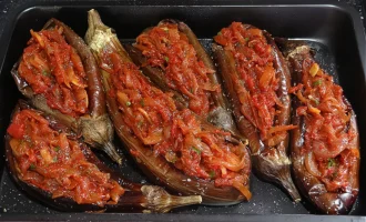 Шаг 7: Фаршировка баклажанов (Крок 7: Фарширування баклажанів)