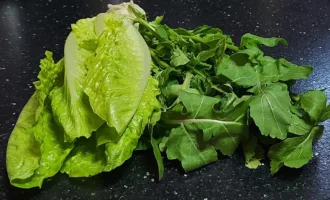 Шаг 3: Мытье зелени (Крок 3: Миття зелені)