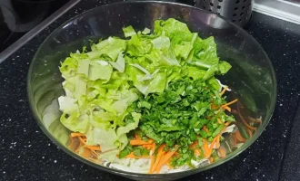 Шаг 4: Нарезка зелени (Крок 4: Нарізка зелені)