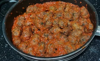 Шаг 6: Тушение судзукакья в соусе (Крок 6: Тушкування судзукак'я в соусі)