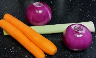 Шаг 1: Подготовка овощей (Крок 1: Підготовка овочів)