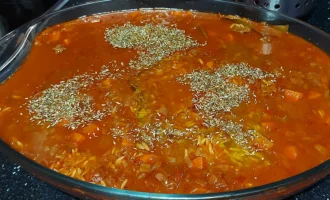 Шаг 8: Добавляем воду и специи (Крок 8: Додаємо воду та спеції)