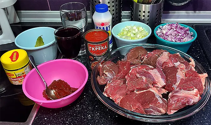 Інгредієнти для ювеці мосхарі