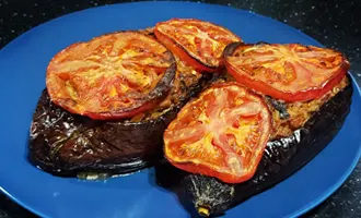 Фаршированные баклажаны с овощами и травами (Фаршировані баклажани з овочами та травами)