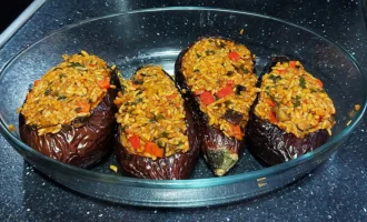 Шаг 8. Формируем и фаршируем лодочки (Крок 8. Формуємо та фаршируємо човники)