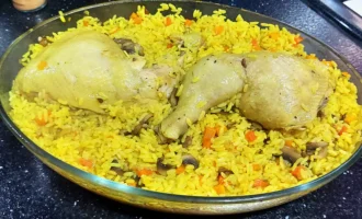 Шаг 6: Добавление грибов и финальное запекание (Крок 6: Додавання грибів та фінальне запікання)