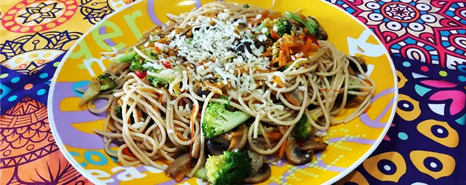 Спагетти с грибами и овощами (Спагеті з грибами та овочами)