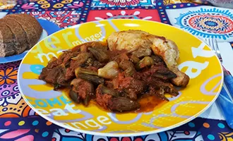 Курица с бамией в духовке (Курка з бамією в духовці)