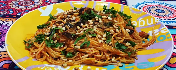 Спагетти с баклажанами в томатном соусе (Спагеті з баклажанами в томатному соусі)