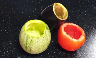 Шаг 4: Удаление мякоти у овощей (Крок 4: Видалення м'якоті з овочів)