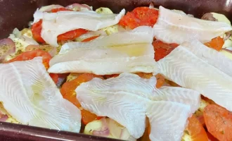 Шаг 7: Выкладываем рыбу (Крок 7: Викладаємо рибу)