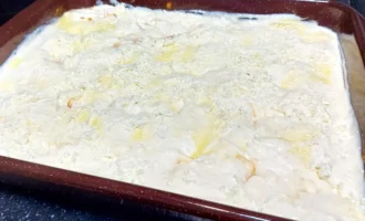 Шаг 13: Посыпаем сыром (Крок 13: Посипаємо сиром)