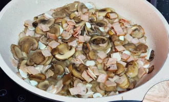 Шаг 8. Добавляем белое вино (Крок 8. Додаємо біле вино)