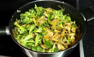 Шаг 7: Добавляем брокколи 9Крок 7: Додаємо броколі)